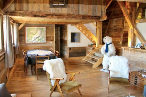 Charming Vintage Cottages With Balcony And Sauna