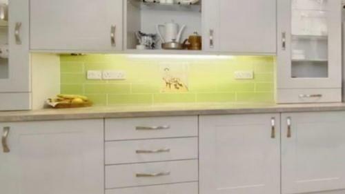 Les Portes-en-r� - Superb Holiday Home