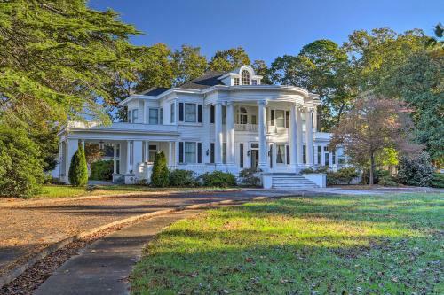 Exquisite Anderson Villa With Sunroom And Grill