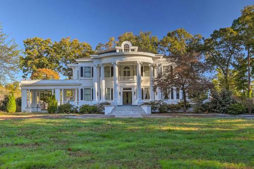 Exquisite Anderson Villa With Sunroom And Grill