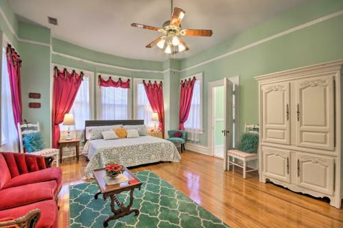 Exquisite Anderson Villa With Sunroom And Grill