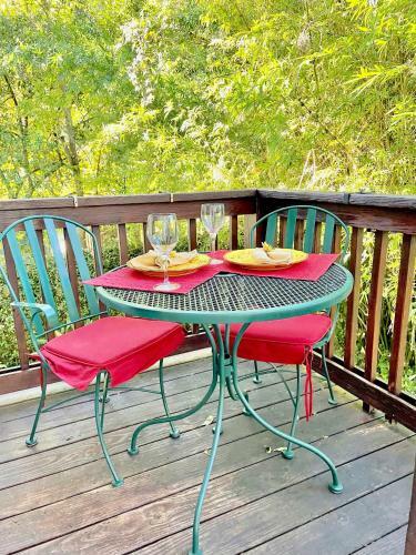 Magnolia Court Suites