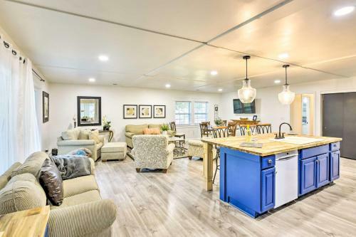 Bright Beaufort Home With Porch And Fire Pit!