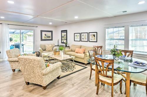Bright Beaufort Home With Porch And Fire Pit!