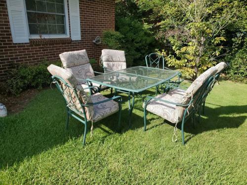 Villa Greenwood Private Home Close To Everything With Hottub