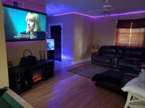 Villa Greenwood Private Home Close To Everything With Hottub