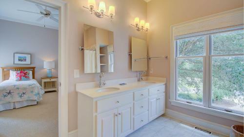 Eastland House By Peace Vacations