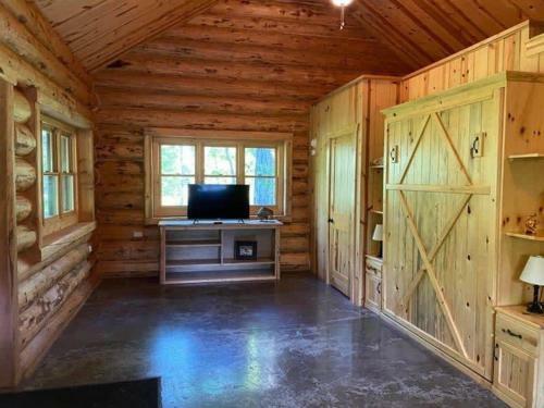 The Cabin At Brookview Ask About Our Fun Bundles