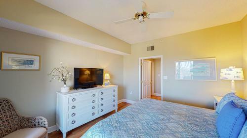 Villa 5207 Hampton Place South
