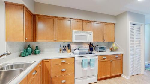 903 Inverness Village