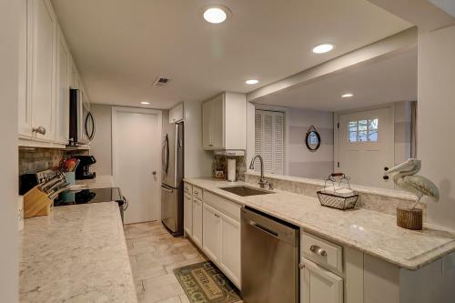 19 Sailmaster 3 Br Condo Shipyard Pool