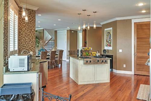 Spacious Lakefront Retreat With Fishing Dock And Deck!