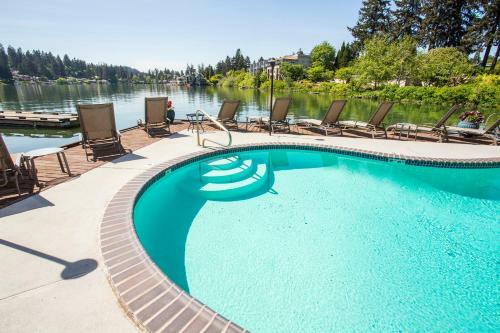 Hotel Lakeshore Inn