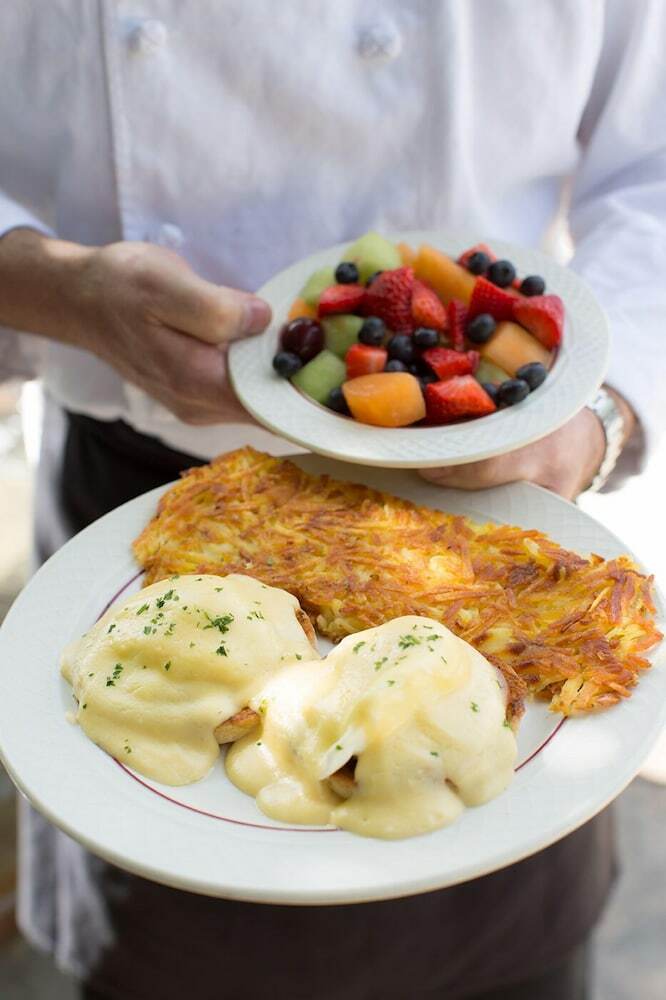Hotel Rogue Regency Inn & Suites
