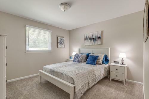 Lakefront Home Firepit & Deck