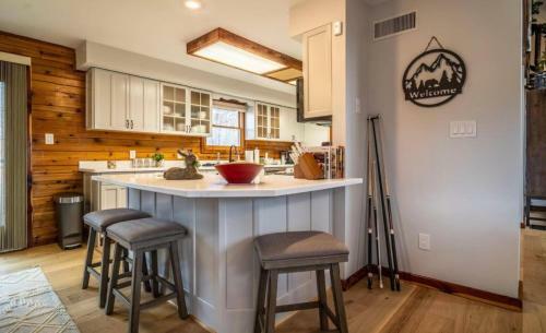 Minnies Mountain Lake House