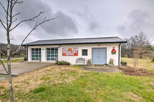 Pet Friendly Milk Barn Cottage On 15 Acres!