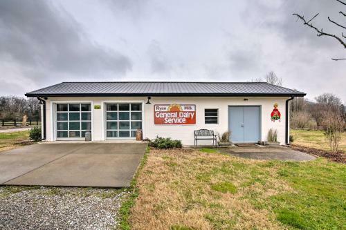 Pet Friendly Milk Barn Cottage On 15 Acres!