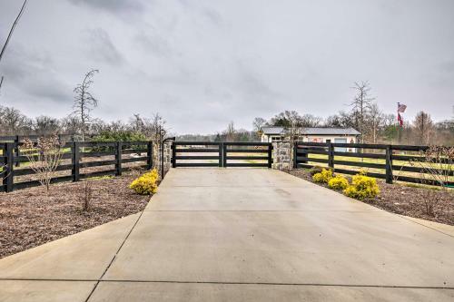 Pet Friendly Milk Barn Cottage On 15 Acres!