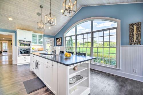 Grand Lafollette Home With Covered Patio On 40 Acres!
