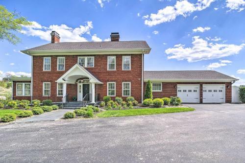 Grand Lafollette Home With Covered Patio On 40 Acres!