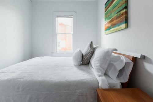 Cozy Mid-century Cottage King Bed 3bed 1bath