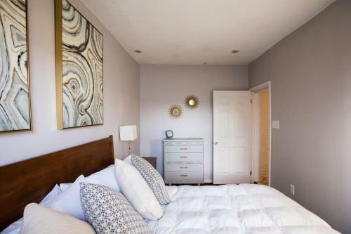 Cozy Mid-century Cottage King Bed 3bed 1bath