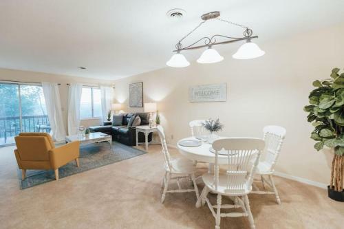 Apartamento Stylish Elegant Getaway King Bed Deck Views