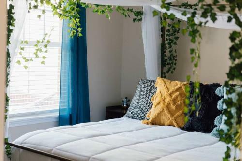 The Bohemian Escape Near Etsu- King Bed!