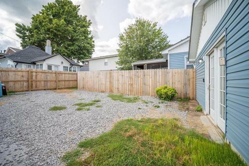Tiny Home Downtown Lenoir City