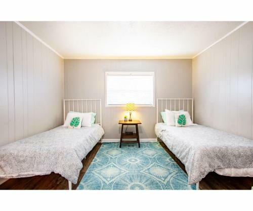 Classic Lake House Lakefront With Fire Pit And Dock