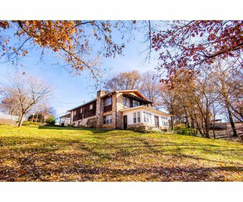 Classic Lake House Lakefront With Fire Pit And Dock