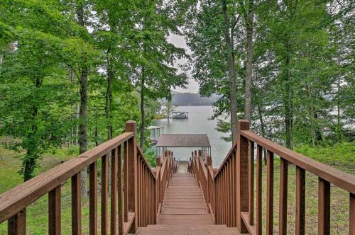 Lakefront Cottage With Private Double Dock