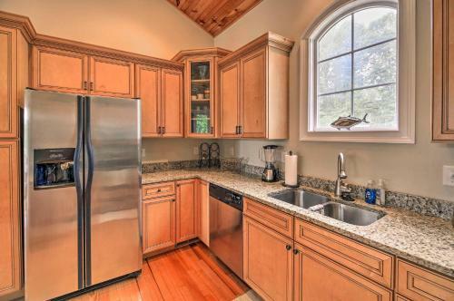 Lakefront Cottage With Private Double Dock