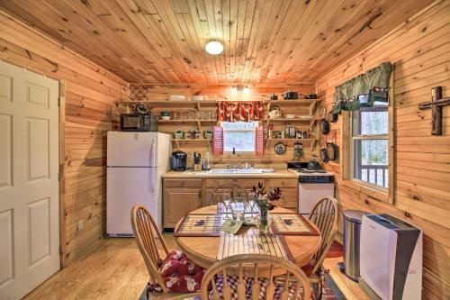 Peaceful Cabin With Fire Pit On Cross Creek Ranch!