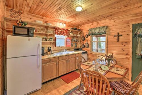 Peaceful Cabin With Fire Pit On Cross Creek Ranch!