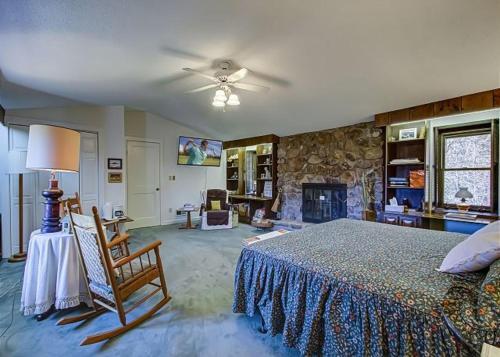 Far Horizons #416 By Aunt Bug's Cabin Rentals
