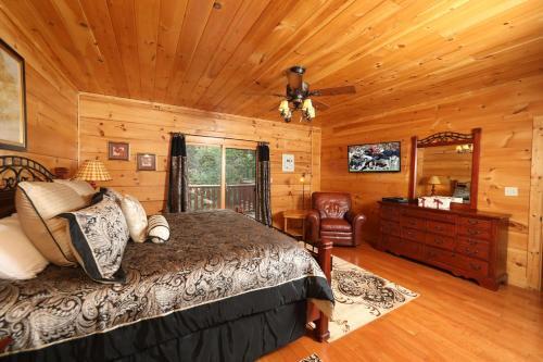 Majestic Manor Cabin