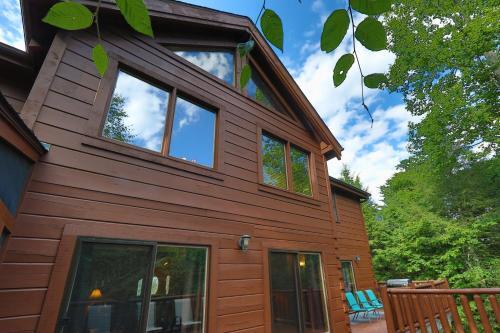Majestic Manor Cabin