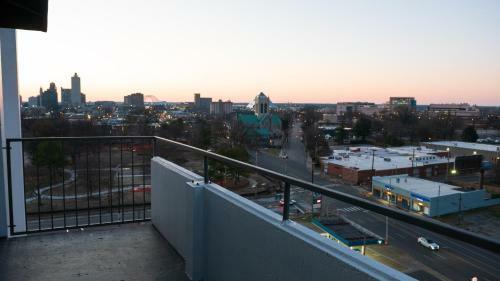 Cozy Downtown High-rise Luxury Apartments