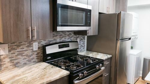 Cozy Downtown High-rise Luxury Apartments