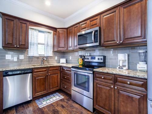 Classy Cades Cove Condo With Community Pool