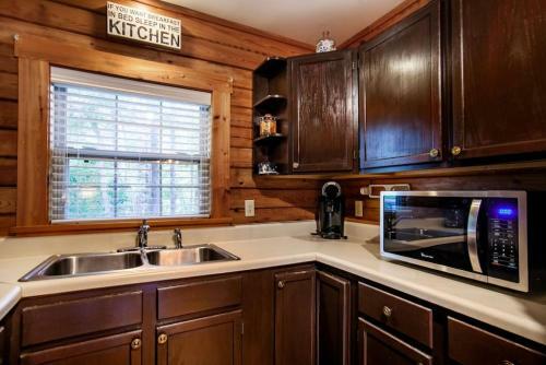 Laurel Valley Charmer With Grill And Golf Course Access