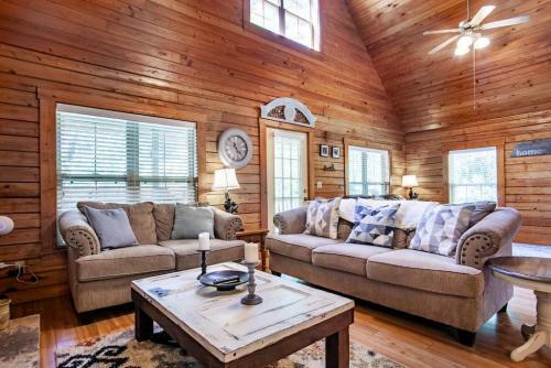Laurel Valley Charmer With Grill And Golf Course Access