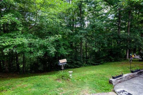 Laurel Valley Charmer With Grill And Golf Course Access