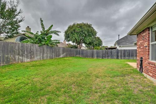 Fort Worth Home With Private Patio And Gas Grill!
