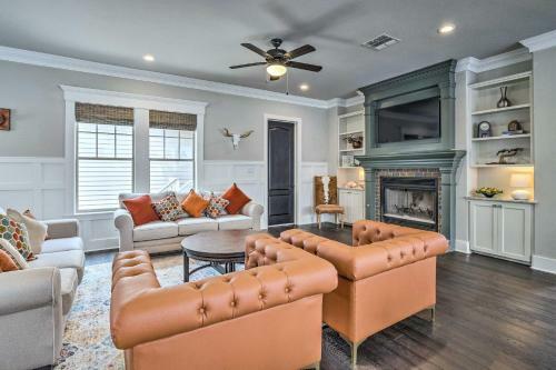 Stunning Farmhouse In Historic Dtwn Bastrop!