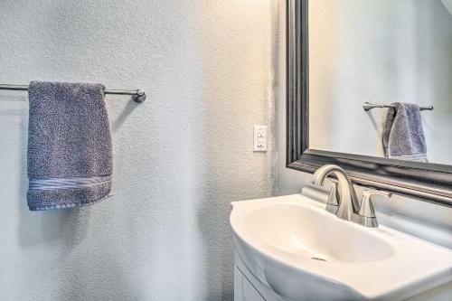 Stunning Farmhouse In Historic Dtwn Bastrop!