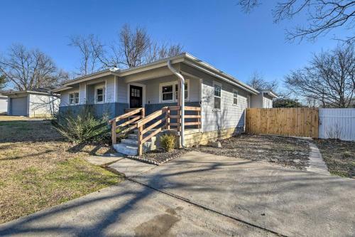 Modern Arlington Getaway Fenced Yard And Pool!