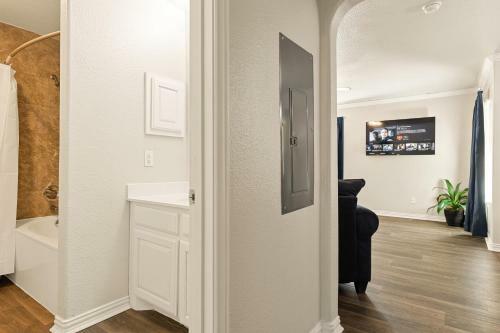 *double Apartment*spacious Units*heart Of Arlington
